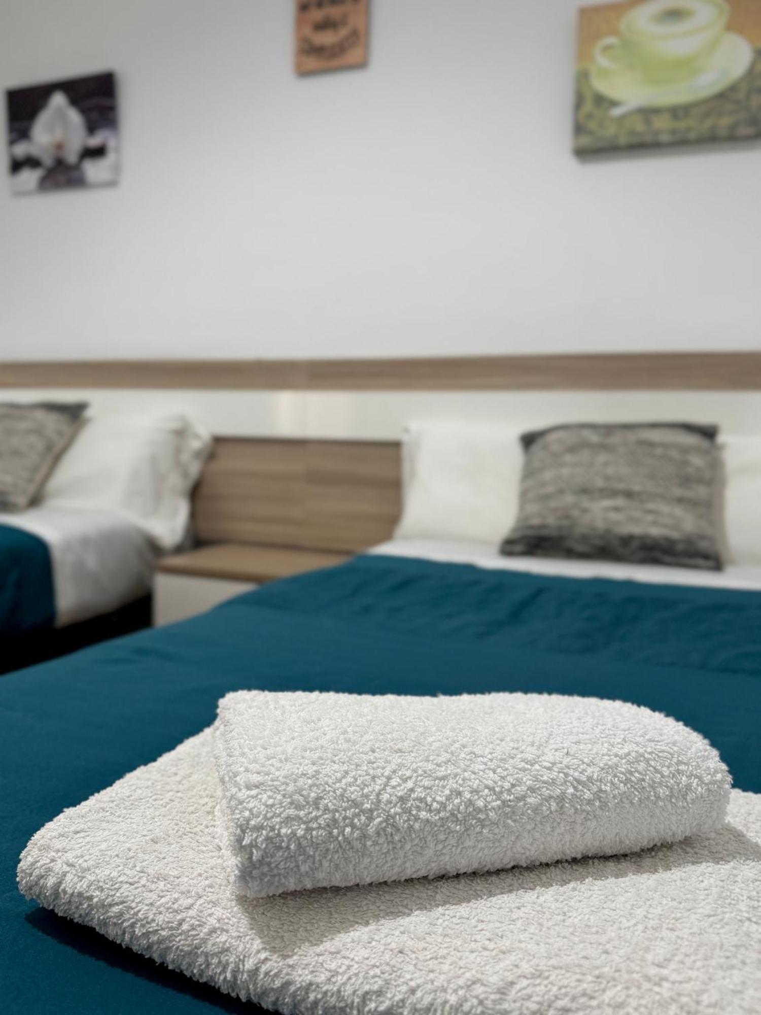 Apartamento Centrico Puente Romano Cordova Esterno foto