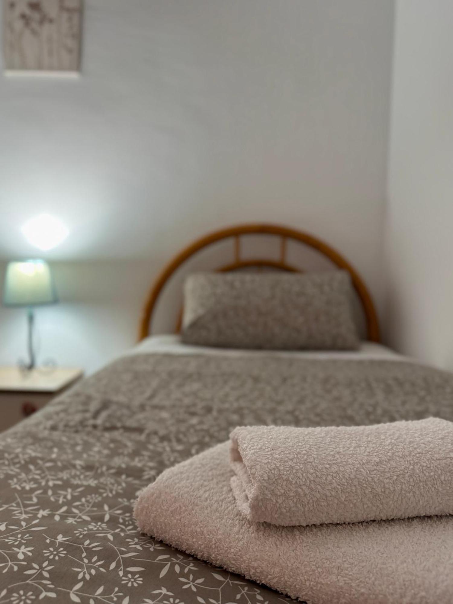 Apartamento Centrico Puente Romano Cordova Esterno foto